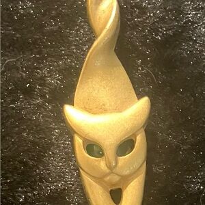 Vintage AJC Green Eyed Cat Pin Brooch - Kitty Stretching - Gold Tone